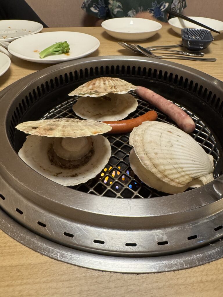 ホテルナトゥールヴァルト富良野の夕食ビュッフェ（海鮮網焼き）