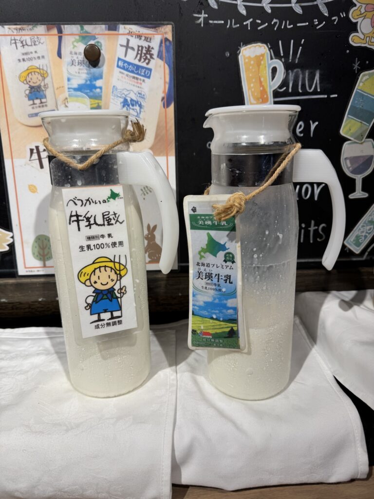 ホテルナトゥールヴァルト富良野の朝食ビュッフェ（海鮮丼・北海道の牛乳飲み比べ）