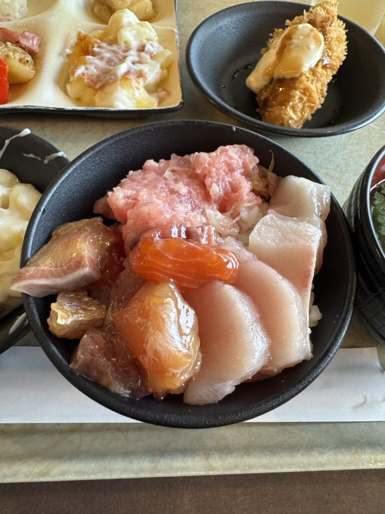 欲張って大盛り海鮮丼