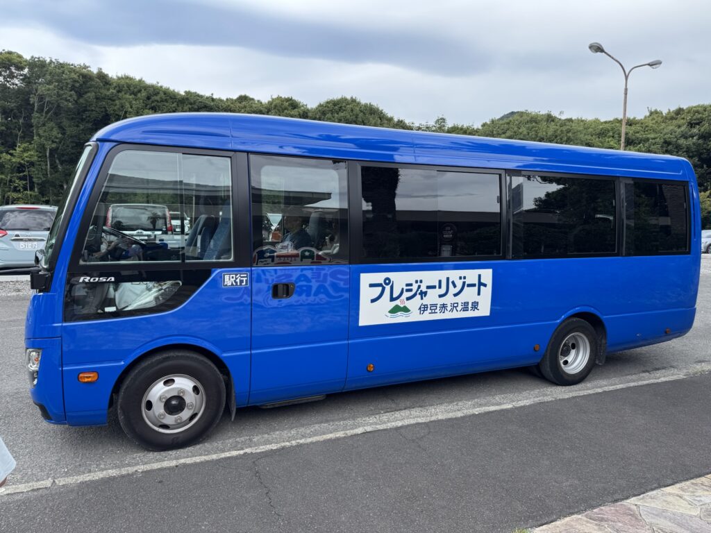 駅と施設を巡回するシャトルバス
