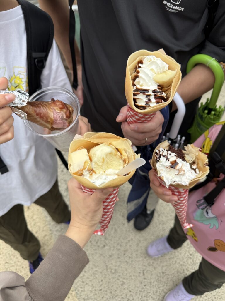 お昼ご飯にクレープとスモークターキー