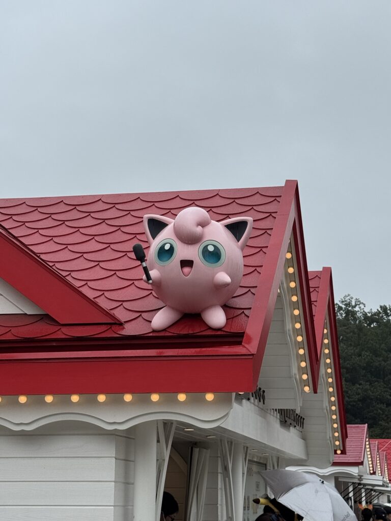 屋根の上にマイク（ペン）を持ったプリンが！初期のアニポケを思い出して感動。